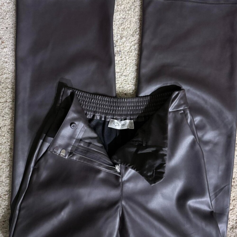 RD Style Faux Leather Pants Sz S NWOT - Picture 3 of 7